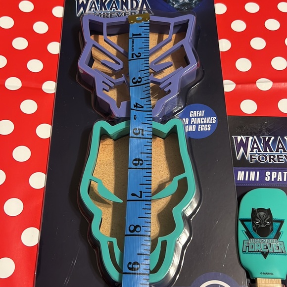 New Wakanda Forever Kitchen Set: Silicone Breakfast Molds & Mini Spatula Set - Picture 4 of 6